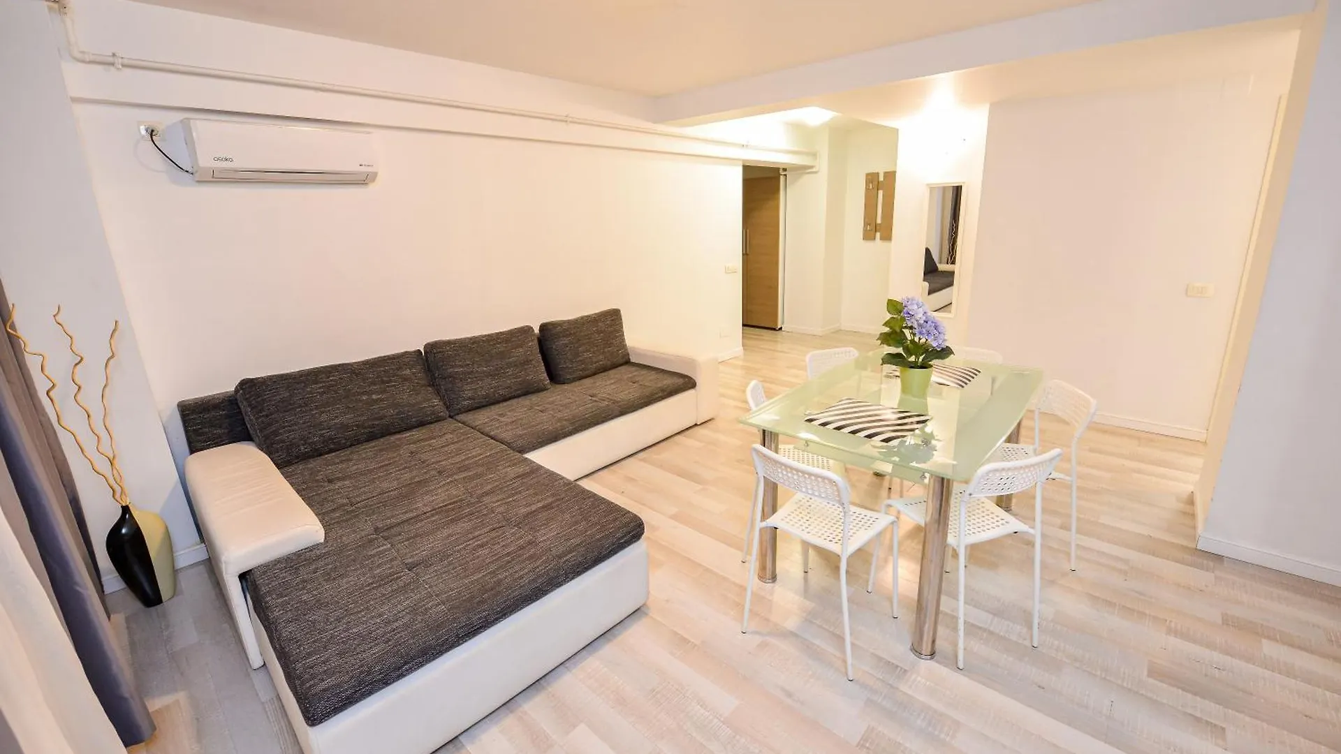 Adam And Eve Luxury Apartments - Shabbat Friendly Bucarest Romania