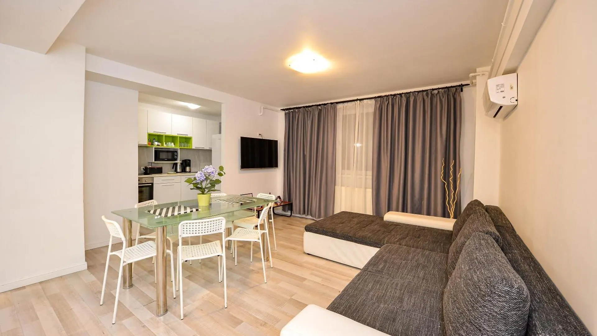 Adam And Eve Luxury Apartments - Shabbat Friendly Bucarest