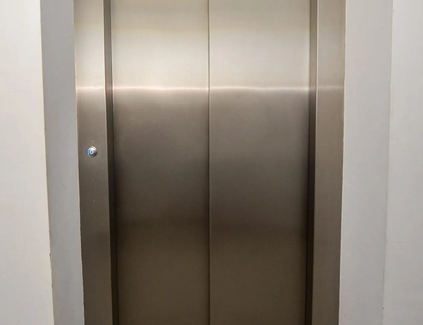 Adam And Eve Luxury Apartments - Shabbat Friendly Bucarest