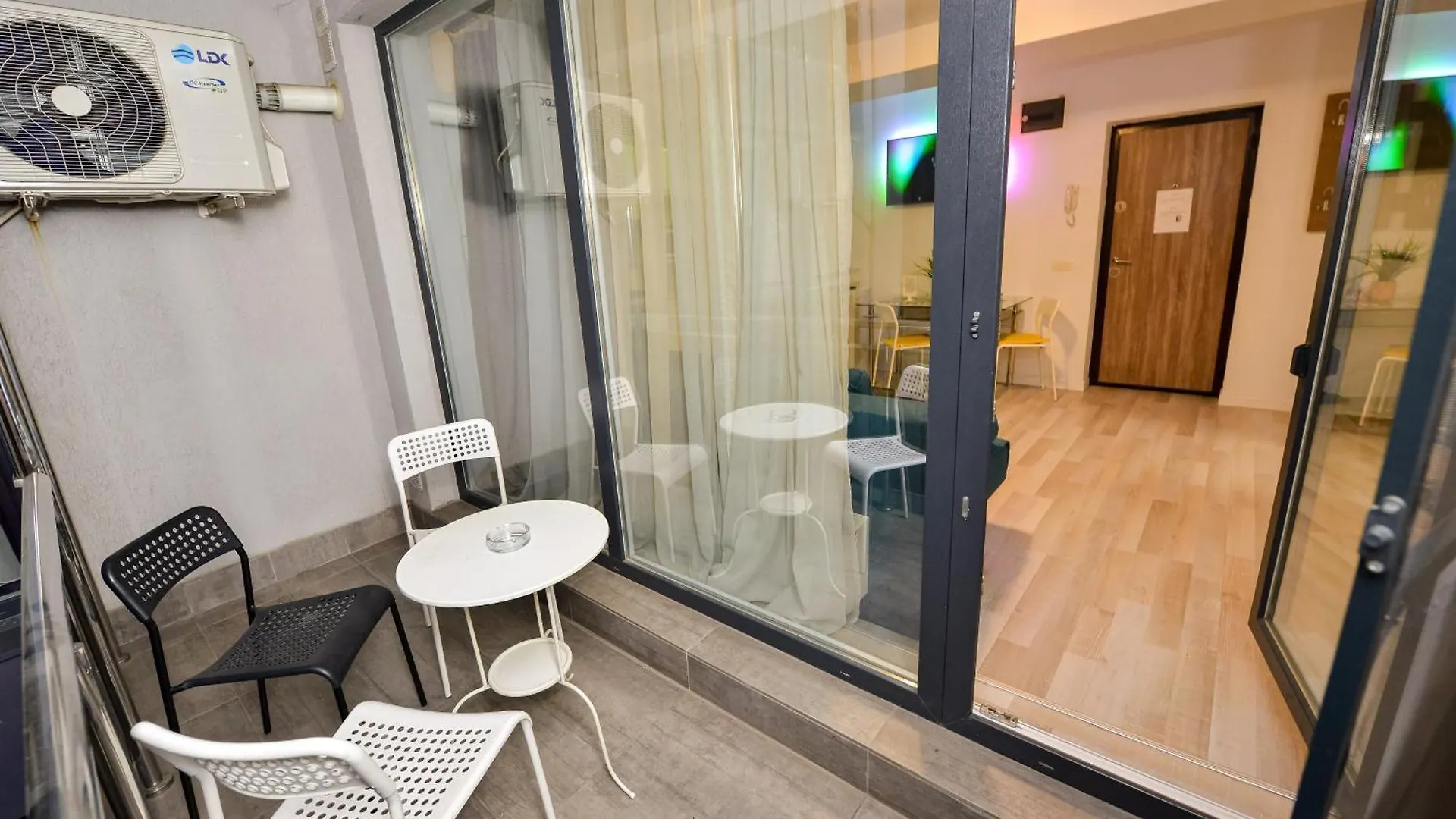 Adam And Eve Luxury Apartments - Shabbat Friendly Bükreş 0*,  Romanya